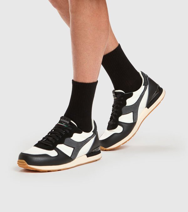 Black / White Men's Diadora Camaro Icona Sneakers | NZ-943568