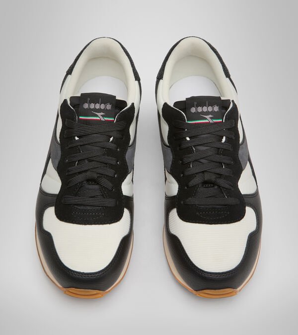 Black / White Men's Diadora Camaro Icona Sneakers | NZ-943568