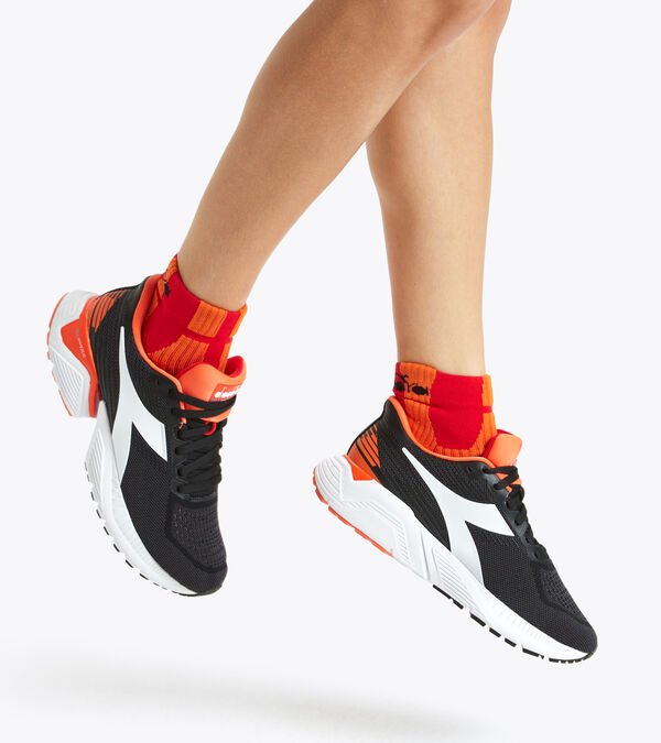 Black / White / Orange Women's Diadora Mythos Blushield Vigore W Running Shoes | NZ-825643