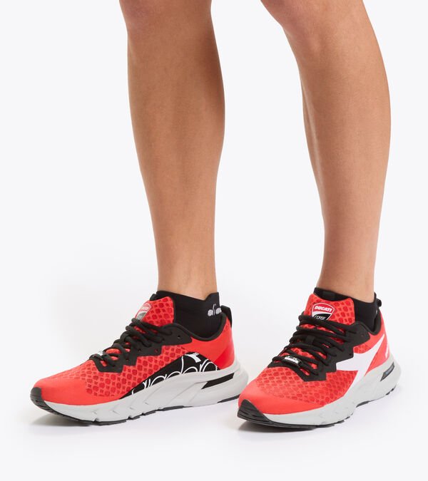 Red / Black / White Women's Diadora Ducati Veloce Running Shoes | NZ-902854