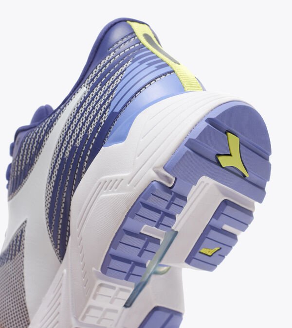 White / Navy / Yellow Women's Diadora Mythos Blushield Vigore W Running Shoes | NZ-413586